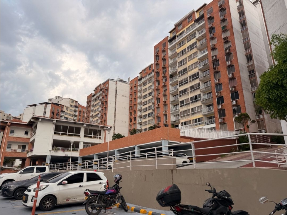 VENDO APARTAMENTO EN MIRAMAR PISO BAJO — foto 2