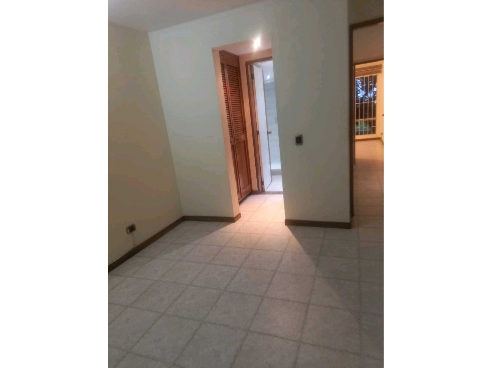 VENDO APARTAMENTO EN POBLADO BARRIO PATIO BONITO