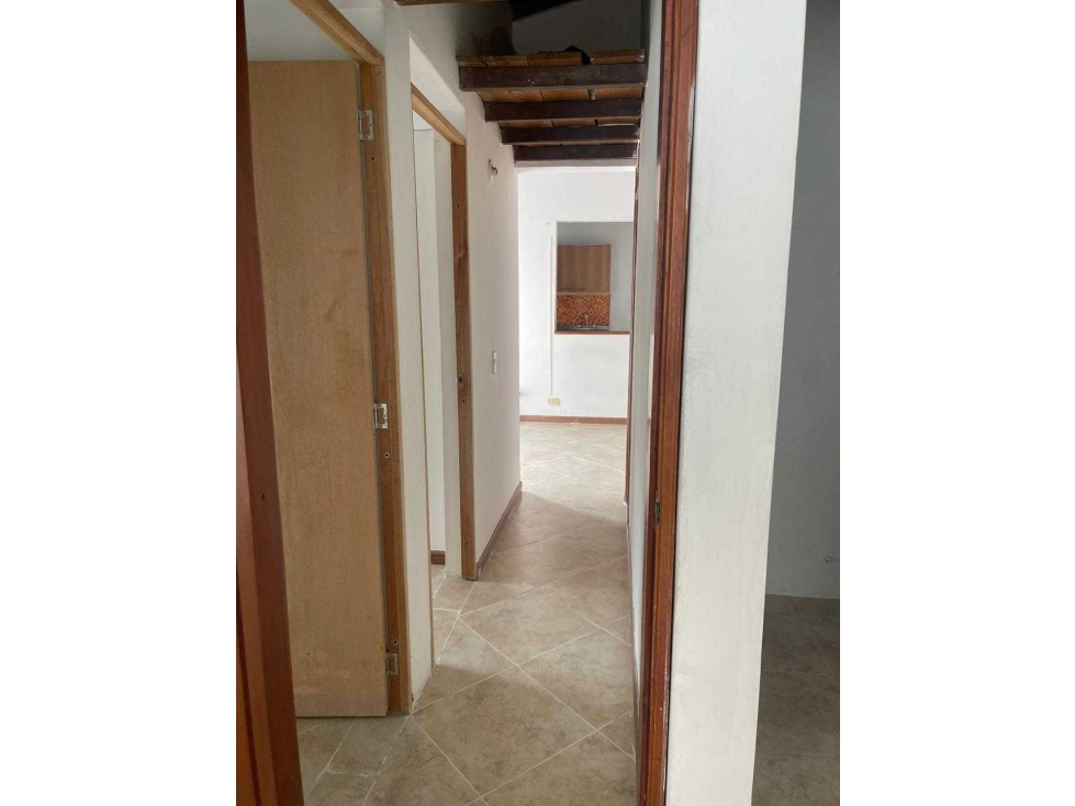 VENDO APARTAMENTO EN RIACHUELOS 5°PISO ACCESO POR ESCALAS