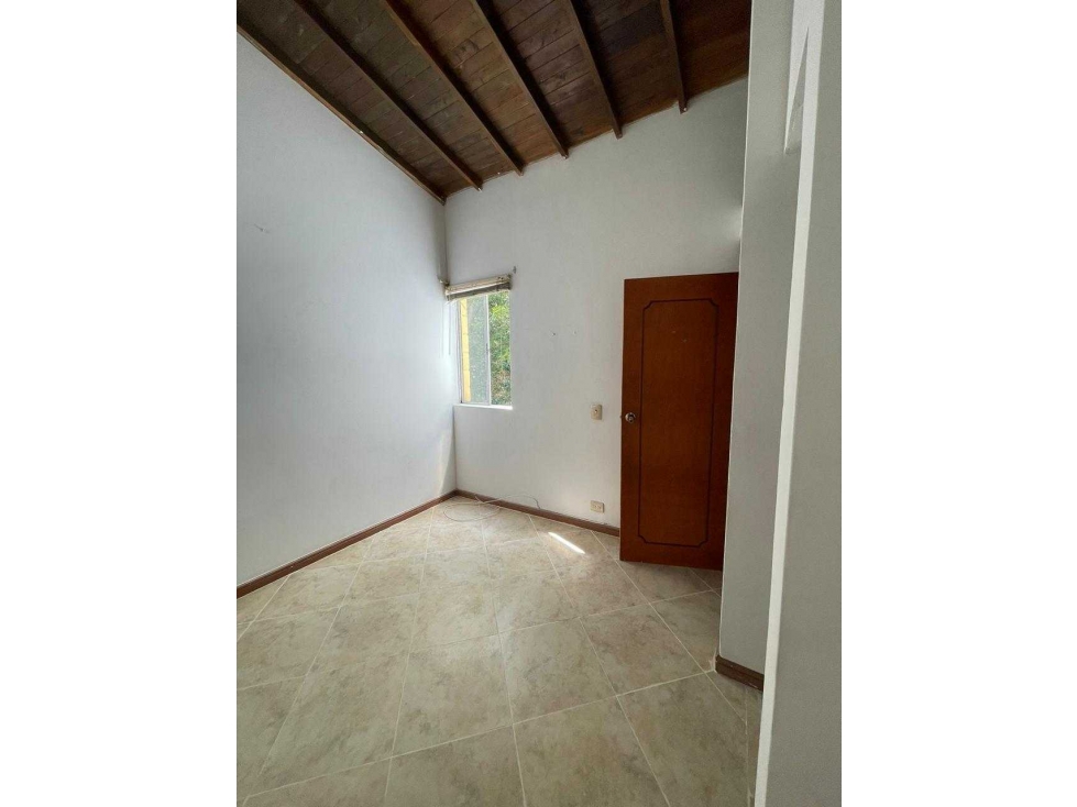 VENDO APARTAMENTO EN RIACHUELOS 5°PISO ACCESO POR ESCALAS — foto 2