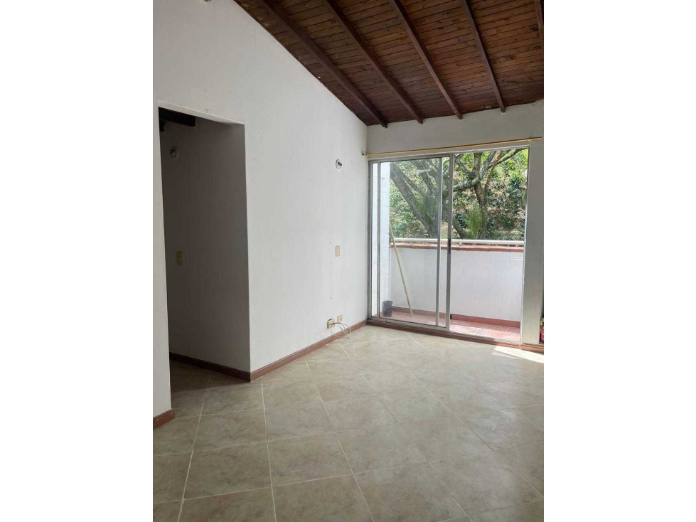 VENDO APARTAMENTO EN RIACHUELOS 5°PISO ACCESO POR ESCALAS — foto 3
