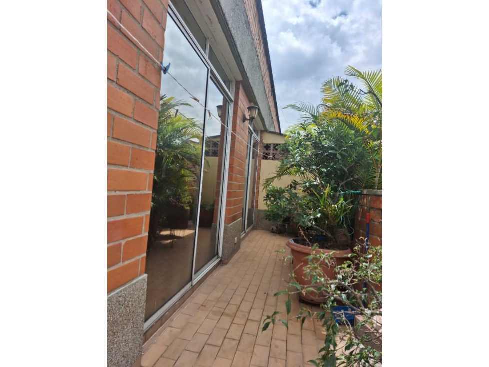 VENDO APARTAMENTO EN SIMON BOLIVAR CERCA DEL MALL DE LAURELES — foto 2