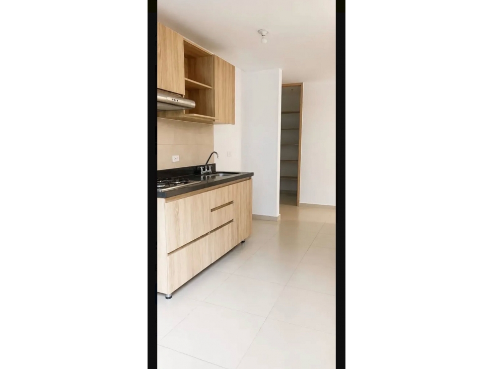VENDO APARTAMENTO ENVIGADO BOSQUES ESMERALDA EDIFICIO PARQUEADERO UTIL