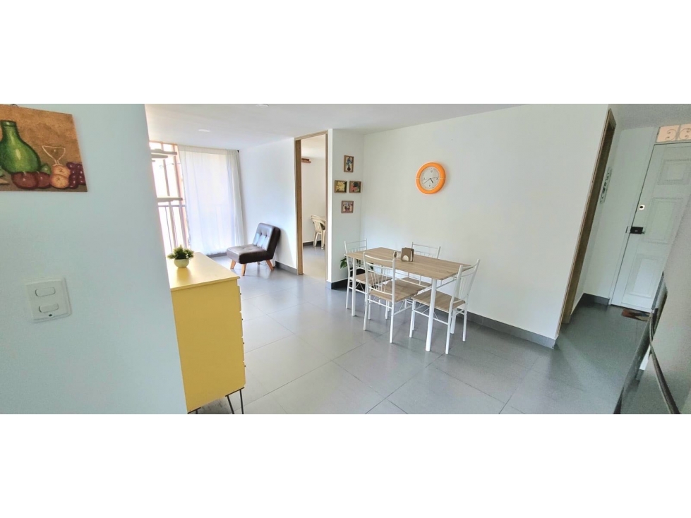 VENDO APARTAMENTO ENVIGADO LA SALLE PISO 3 POR ESCALERAS