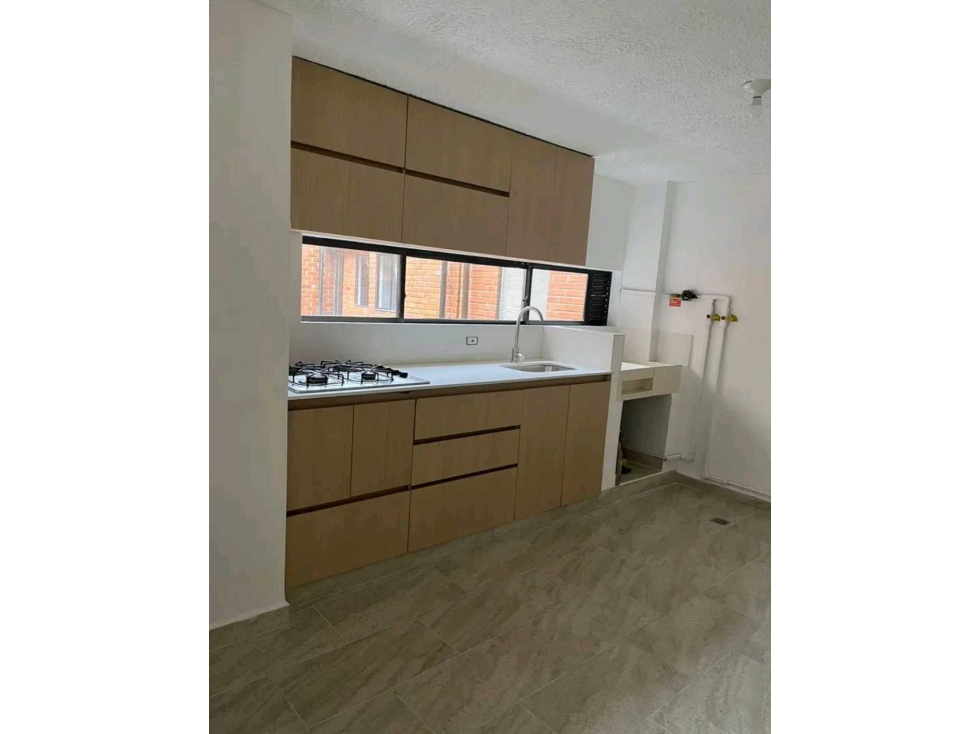 ¡VENDO! Apartamento Envigado-Escobero sin balcon con ventanal no uti — foto 2