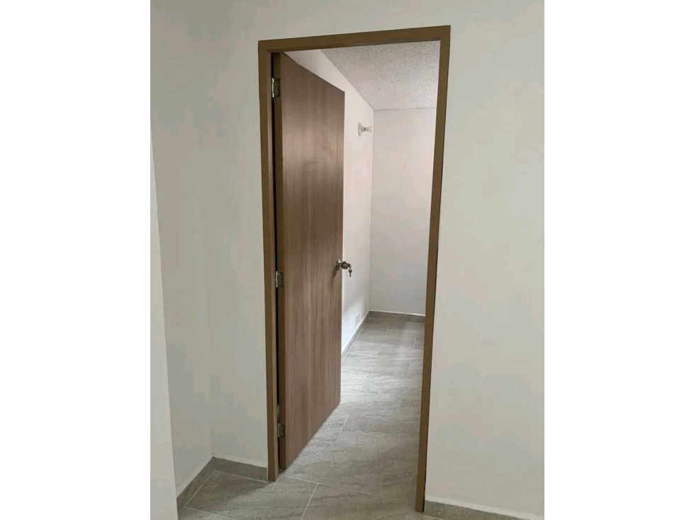 ¡VENDO! Apartamento Envigado-Escobero sin balcon con ventanal no uti — foto 4