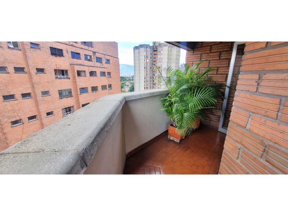 VENDO APARTAMENTO LA CANDELARIA MEDELLIN 5 ALCOBAS 4.5 BAÑOS BALCON — foto 2