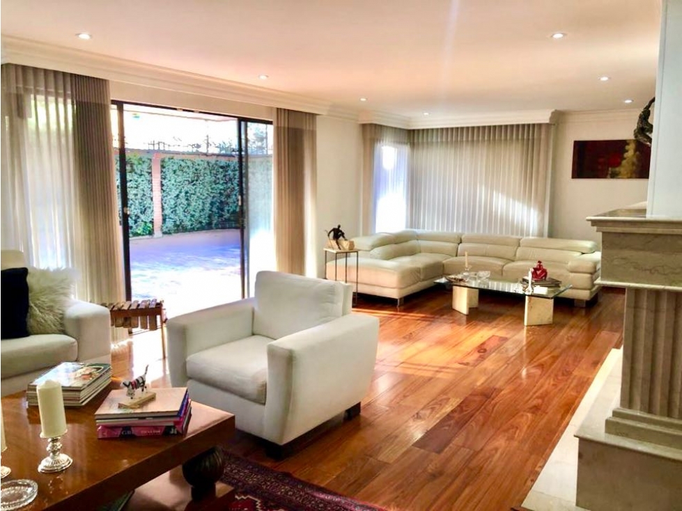 VENDO APARTAMENTO LA CAROLINA 200 mts + 150 mts terraza