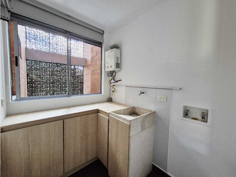 Vendo apartamento Loma del chocho Envigado 98 mts 3 alcobas 2 parquead — foto 4