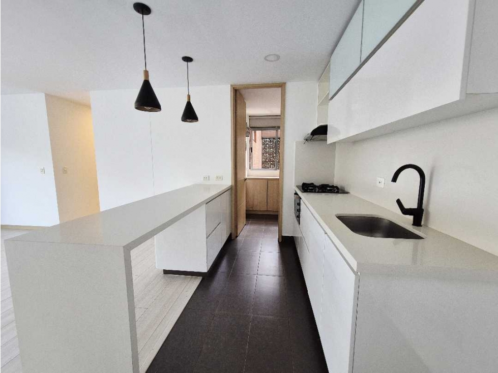 Vendo apartamento Loma del chocho Envigado 98 mts 3 alcobas 2 parquead — foto 2