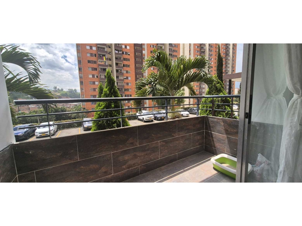 VENDO APARTAMENTO LOMA DE LOS BERNAL MEDELLIN 3 ALCOBAS 2 BAÑOS BALCON — foto 2
