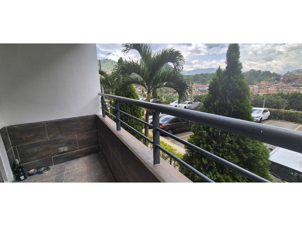 VENDO APARTAMENTO LOMA DE LOS BERNAL MEDELLIN 3 ALCOBAS 2 BAÑOS BALCON — foto 3