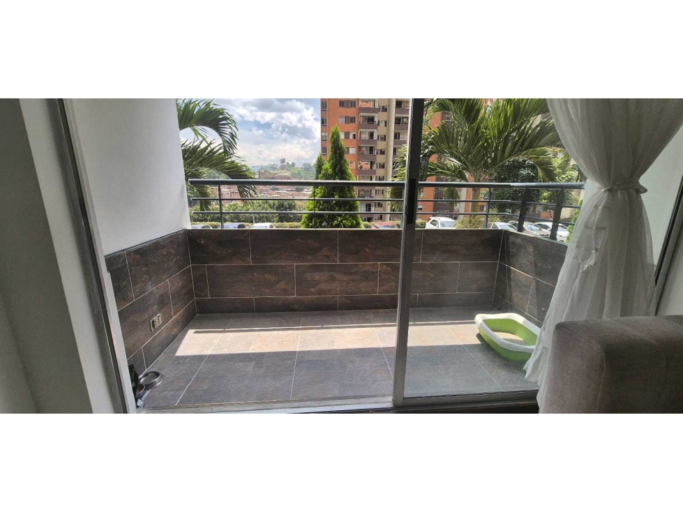 VENDO APARTAMENTO LOMA DE LOS BERNAL MEDELLIN 3 ALCOBAS 2 BAÑOS BALCON