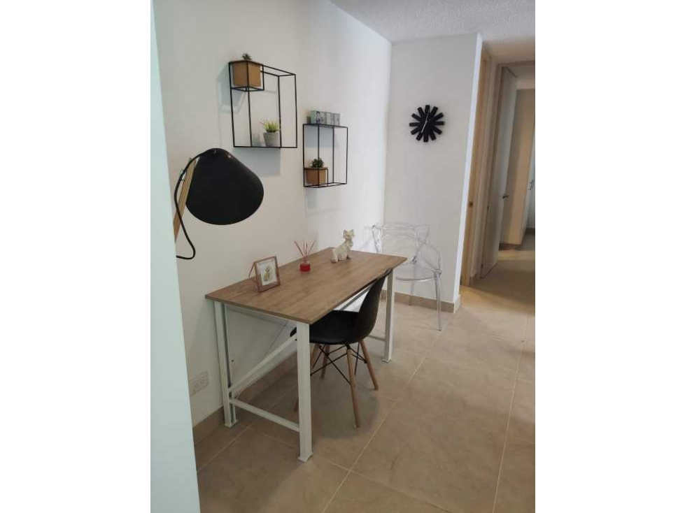 VENDO AMPLIO APARTAMENTO CON PARQUEADERO CUBIERTO Y DEPOSITO - 2