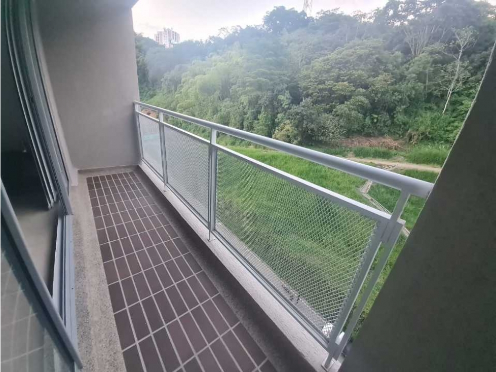 VENDO AMPLIO APARTAMENTO CON PARQUEADERO CUBIERTO Y DEPOSITO - 4
