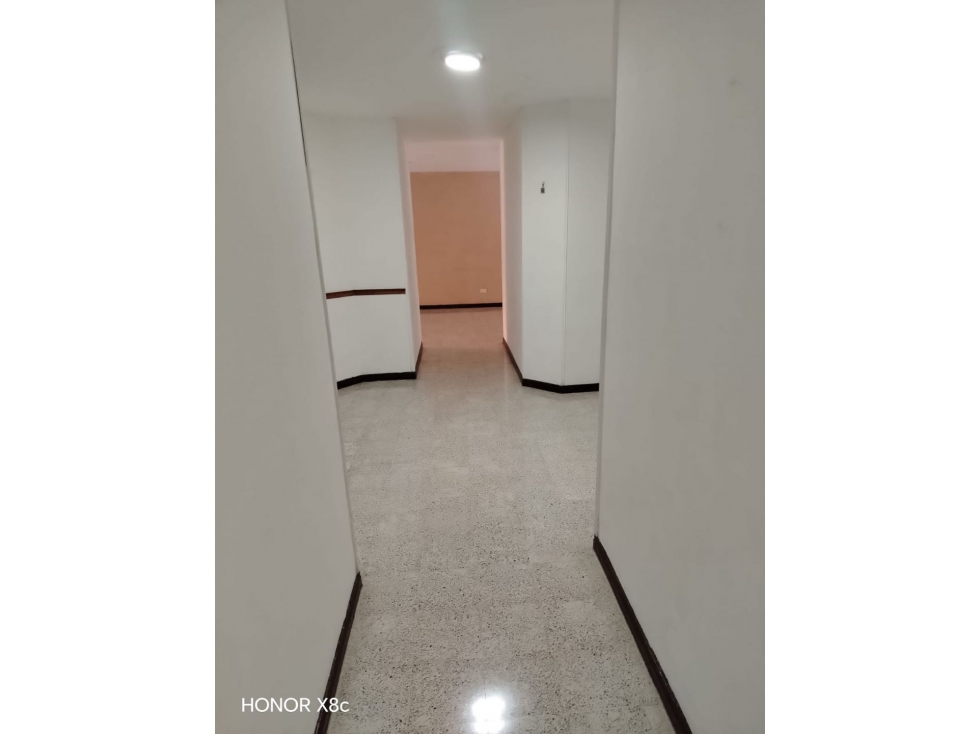 Vendo apartamento para remodelar en laureles