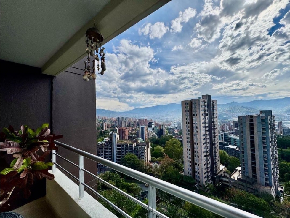 VENDO APARTAMENTO PARA REMODELAR EN EL POBLADO