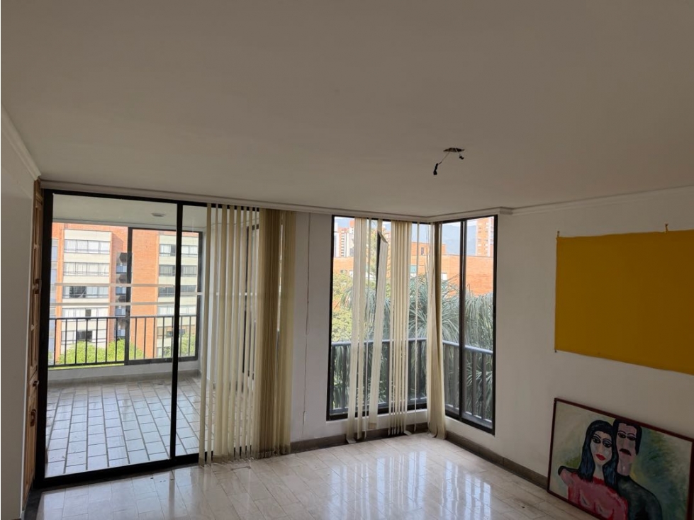 VENDO APARTAMENTO PARA REMODELAR EN EL POBLADO LA 34 LA AGUACATALA — foto 2