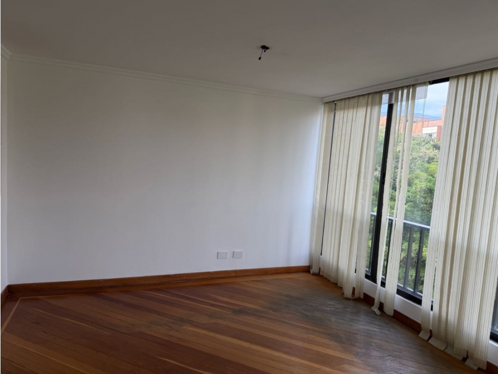 VENDO APARTAMENTO PARA REMODELAR EN EL POBLADO LA 34 LA AGUACATALA — foto 4