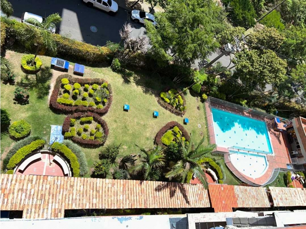 VENDO APARTAMENTO PISO 10 EN LOS COLORES MEDELLÍN — foto 2