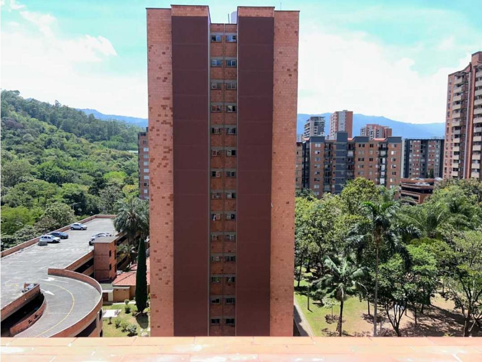 VENDO APARTAMENTO PISO 10 EN LOS COLORES MEDELLÍN — foto 3
