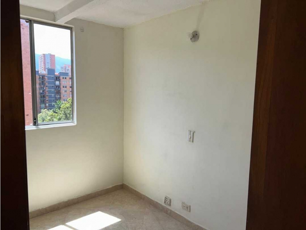 VENDO APARTAMENTO PISO 10 EN LOS COLORES MEDELLÍN — foto 5