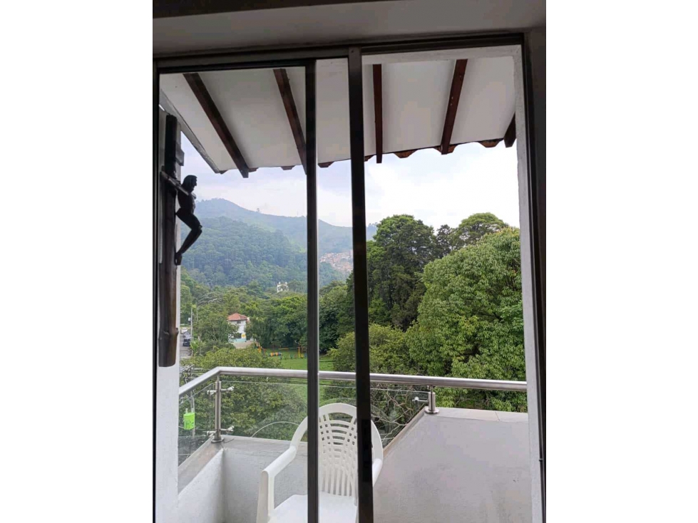 VENDO APARTAMENTO QUINTO PISO EN ITAGÜÍ-CERCA A PILSEN