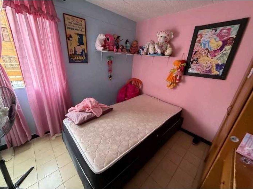VENDO APARTAMENTO CUARTO PISO ACCESO POR ESCALAS GRAN AVENIDA BELLO