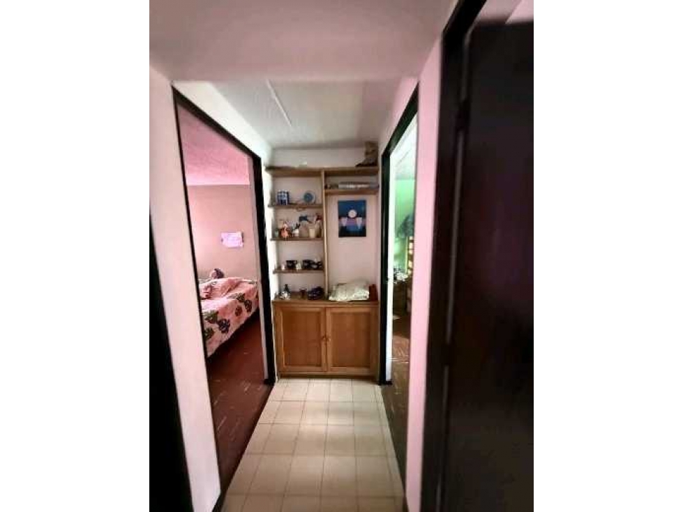 VENDO APARTAMENTO CUARTO PISO ACCESO POR ESCALAS GRAN AVENIDA BELLO — foto 2