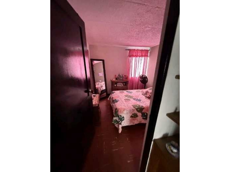 VENDO APARTAMENTO CUARTO PISO ACCESO POR ESCALAS GRAN AVENIDA BELLO — foto 3