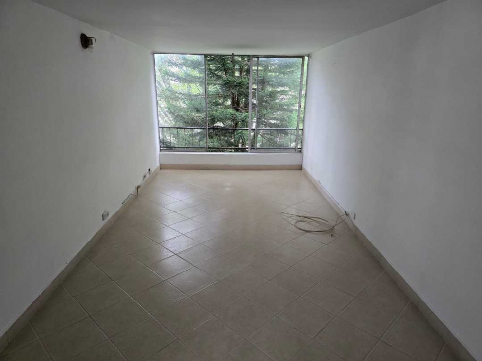VENDO APARTAMENTO QUINTO PISO EN LA MILAGROSA ACCESO POR ESCALAS