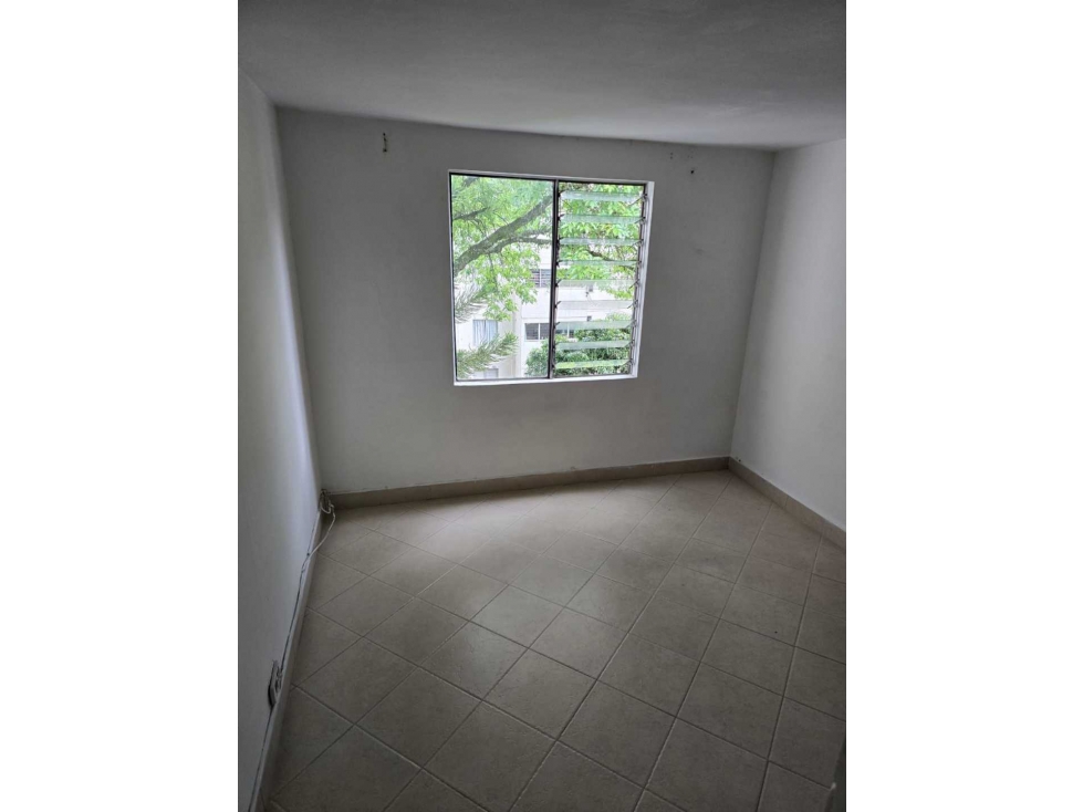 VENDO APARTAMENTO QUINTO PISO EN LA MILAGROSA ACCESO POR ESCALAS — foto 2