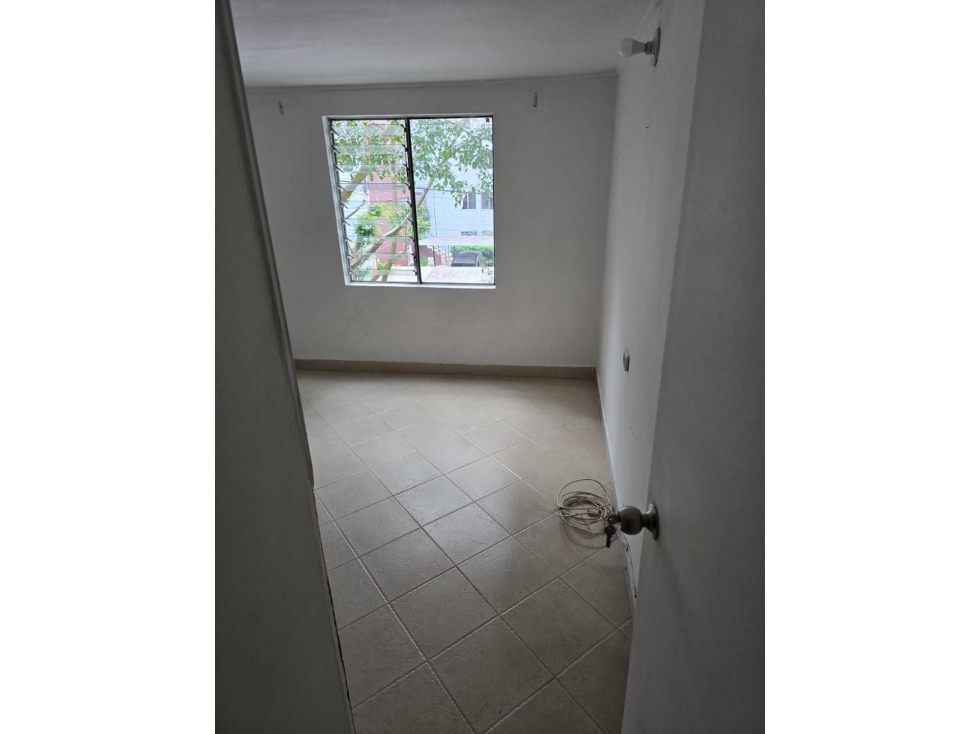 VENDO APARTAMENTO QUINTO PISO EN LA MILAGROSA ACCESO POR ESCALAS — foto 3