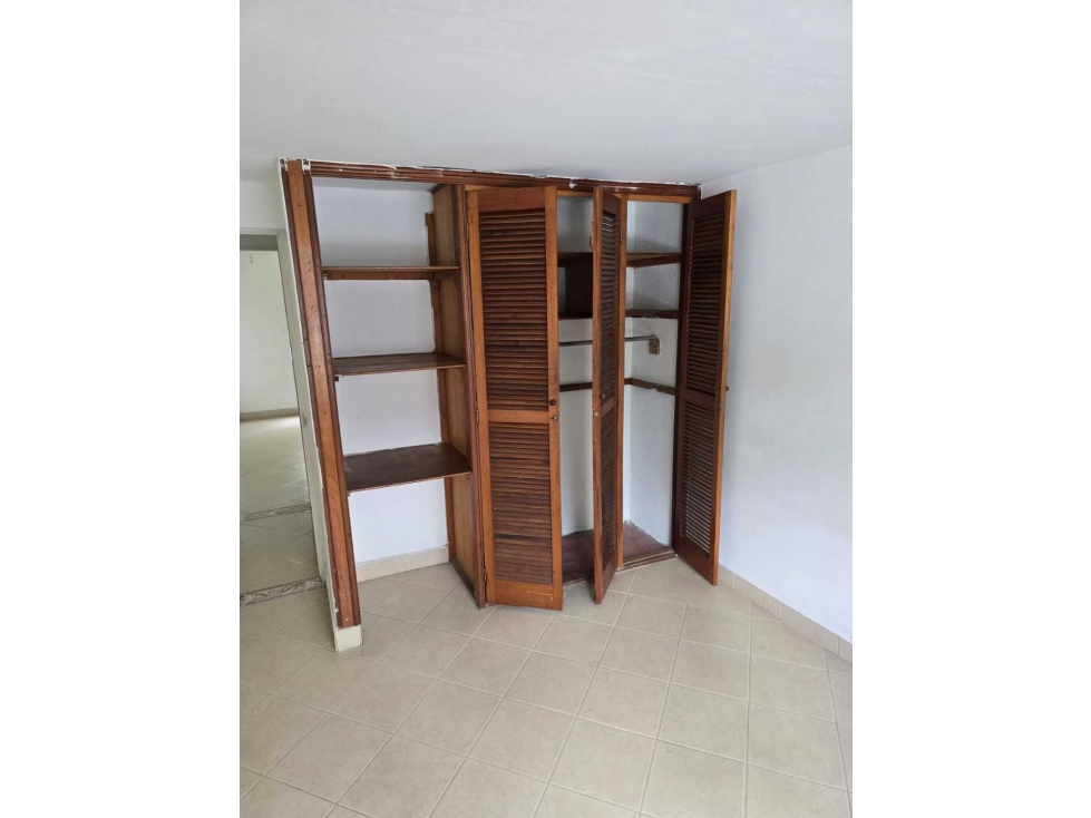 VENDO APARTAMENTO QUINTO PISO EN LA MILAGROSA ACCESO POR ESCALAS — foto 4
