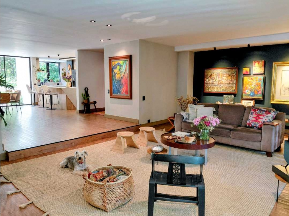 VENDO APARTAMENTO REMODELADO CON TERRAZA PARTE BAJA POBLADO