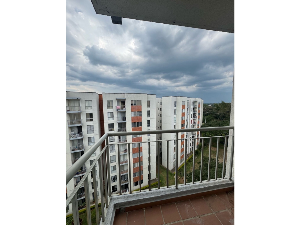 VENDO APARTAMENTO REMODELADO EN LOS NARANJOS - JAMUNDI PISO 9