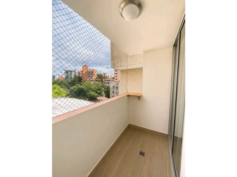VENDO APARTAMENTO REMODELADO EN LAURELES CERCA DEL SEGUNDO PARQUE. — foto 3