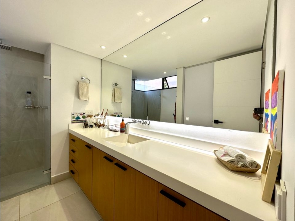 VENDO APARTAMENTO REMODELADO VIZCAYA , 2 ALCOBAS, ESTUDIO Y SERVICIO — foto 5