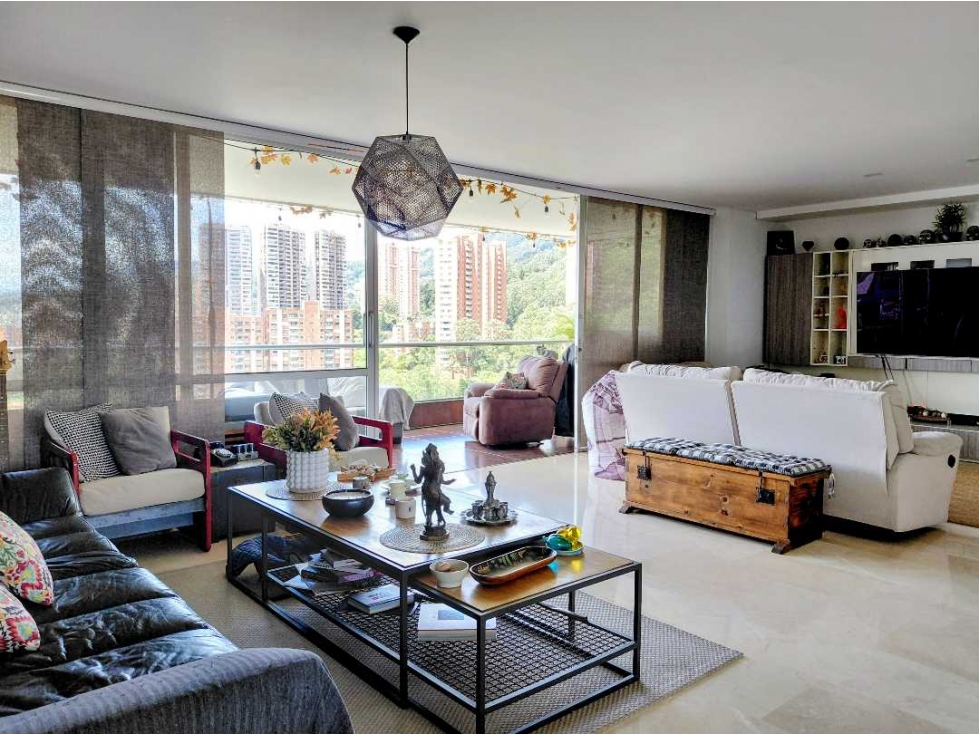 VENDO APARTAMENTO SECTOR EL TESORO CON VISTA