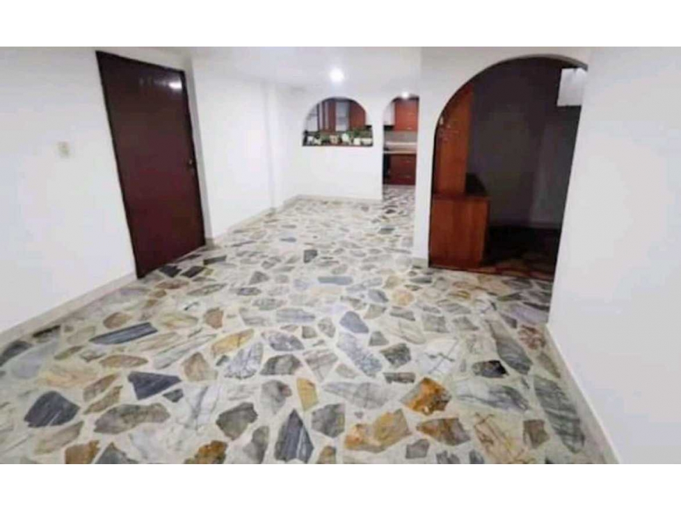 VENDO APARTAMENTO SEGUNDO PISO ALMERIA