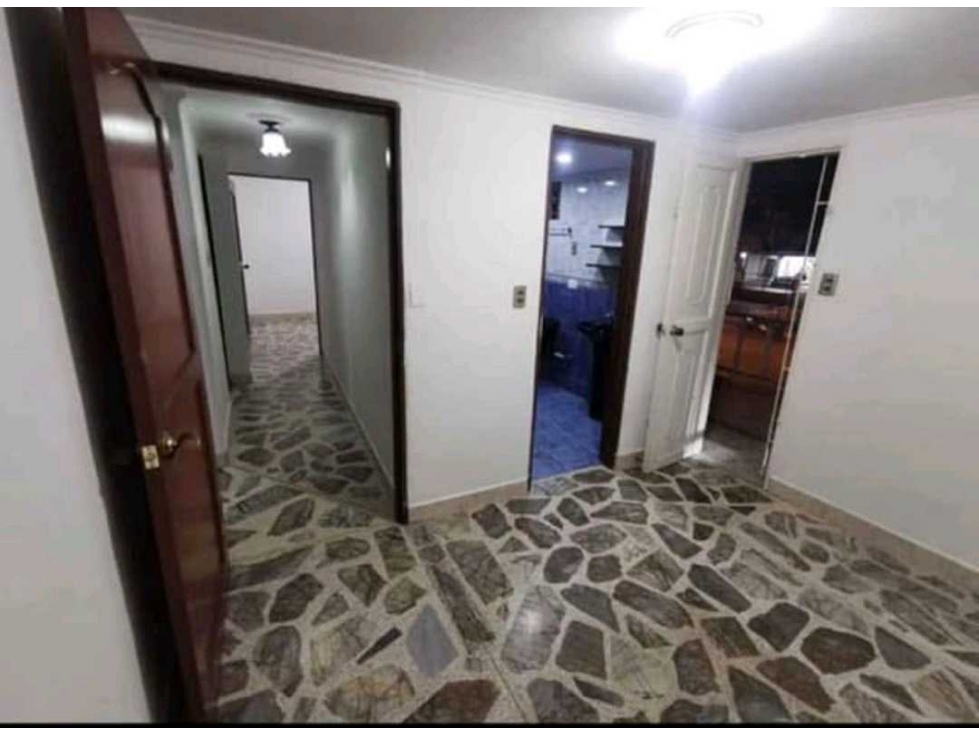 VENDO APARTAMENTO SEGUNDO PISO ESCALAS SEC. SANTA TERESITA — foto 2