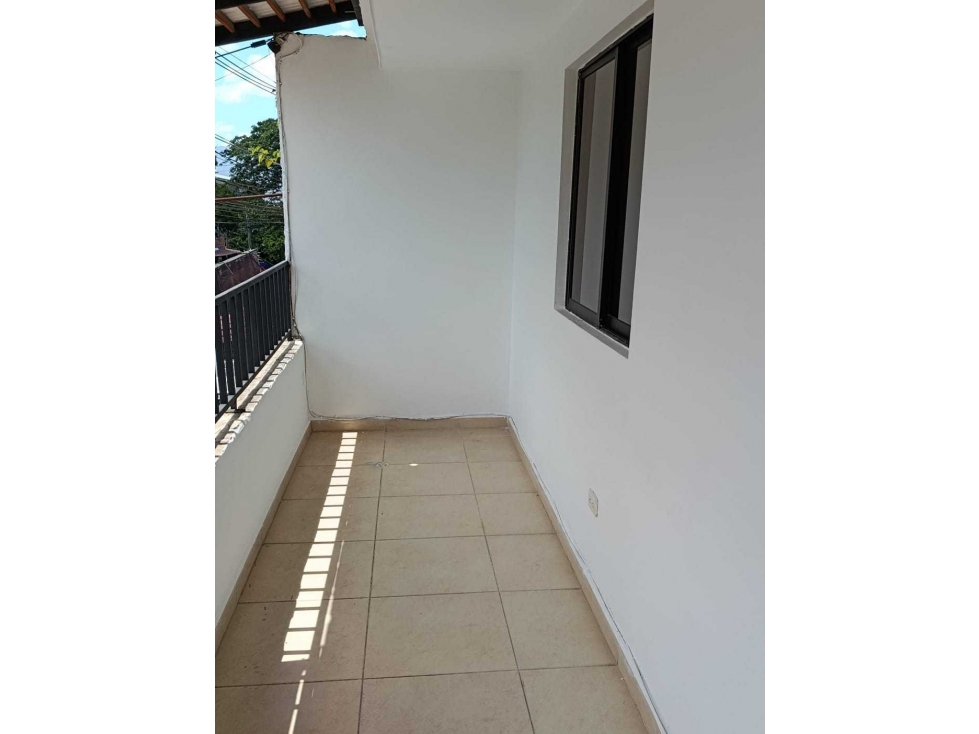 VENDO APARTAMENTO SEGUNDO PISO BARRIO FLORENCIA MEDELLIN