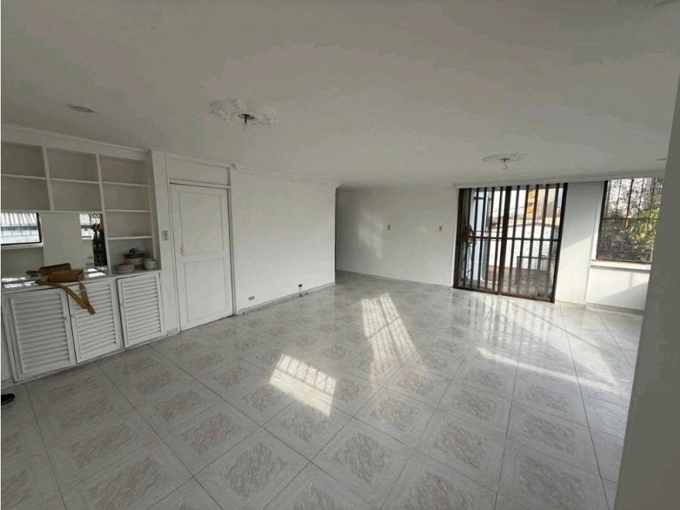 VENDO AMPLIO APARTAMENTO EN EL CENTRO DE PEREIRA PARA REMODELAR — foto 2