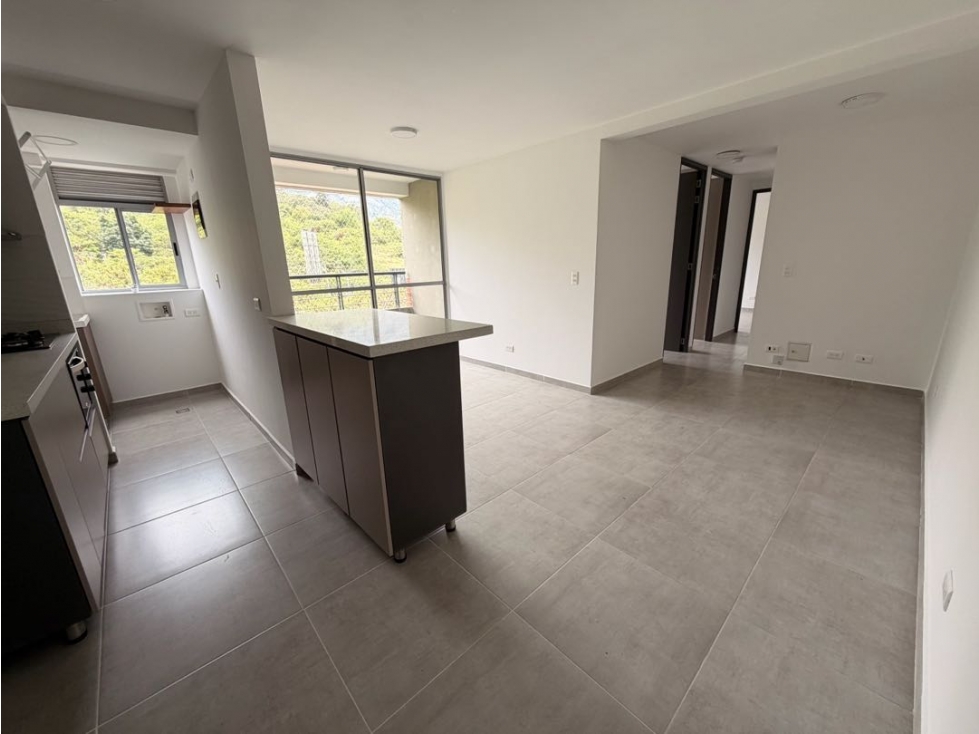Vendo Apartamento cerca al centro comercial parques Fabricato — foto 2