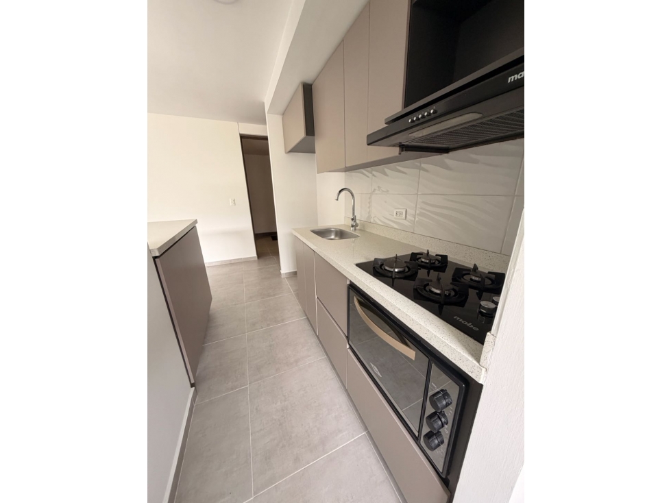 Vendo Apartamento cerca al centro comercial parques Fabricato — foto 3
