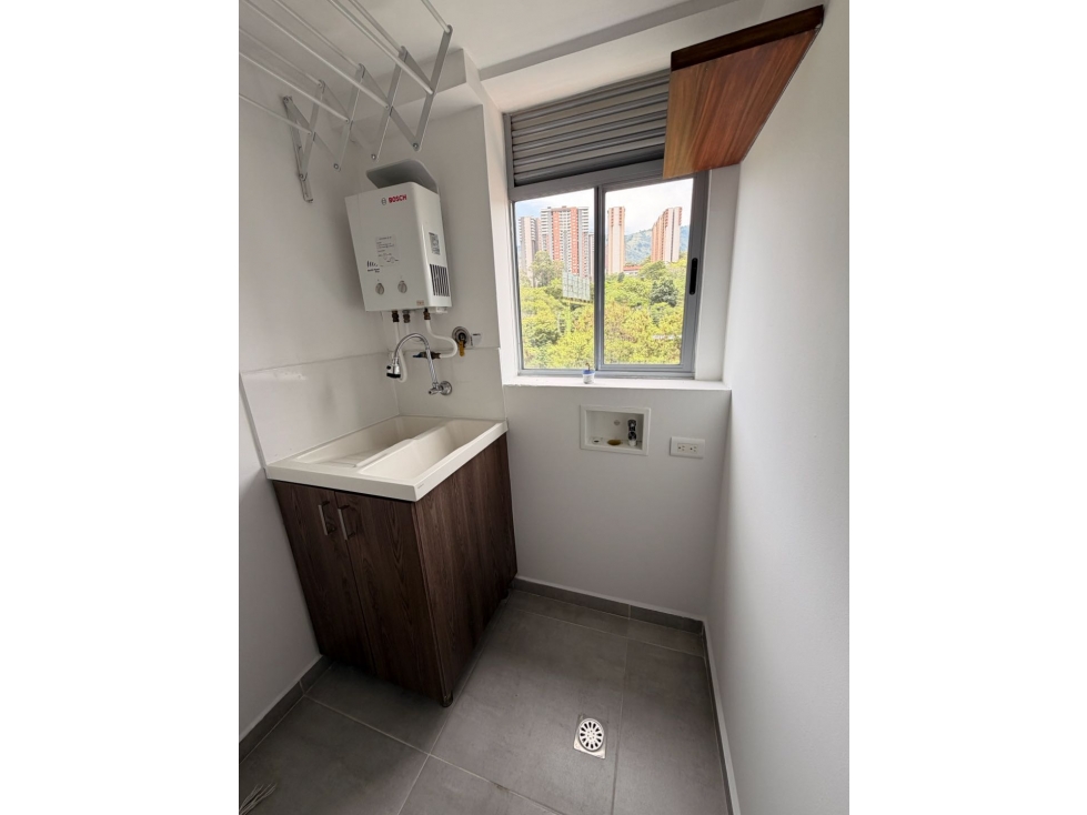 Vendo Apartamento cerca al centro comercial parques Fabricato — foto 4