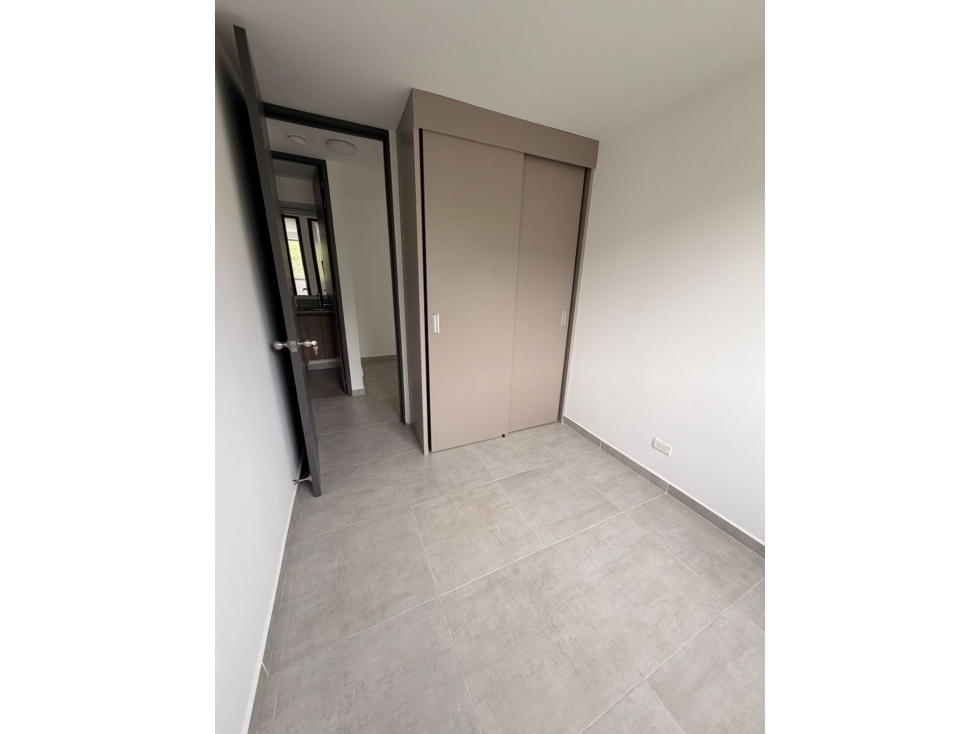 Vendo Apartamento cerca al centro comercial parques Fabricato — foto 6