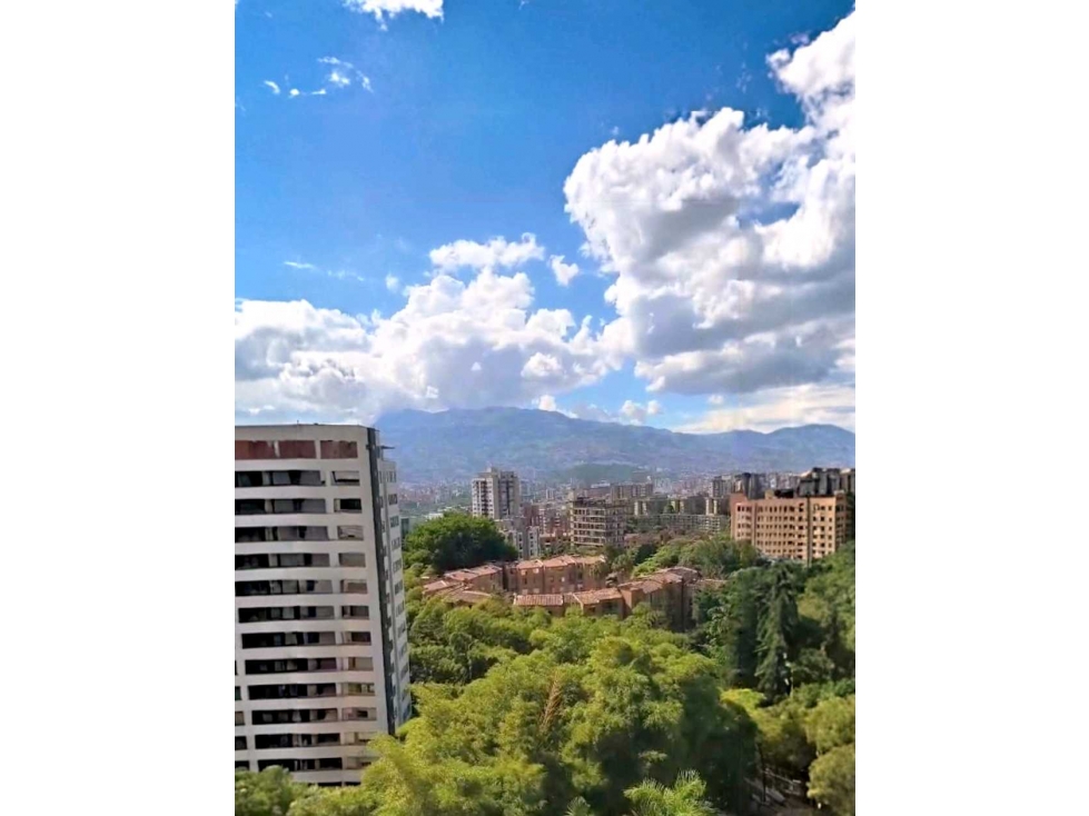 VENDO APARTAMENTOCON VISTA EN EL POBLADO CASTROPOL UNIDAD COMPLETA — foto 3
