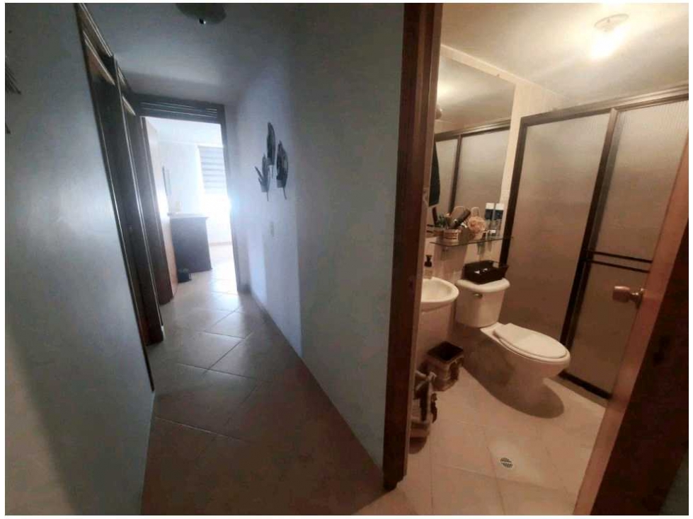 VENDO APARTAMENTO-ENVIGADO PARTE BAJA CERCA A TODO SECTOR OTRA PARTE — foto 4