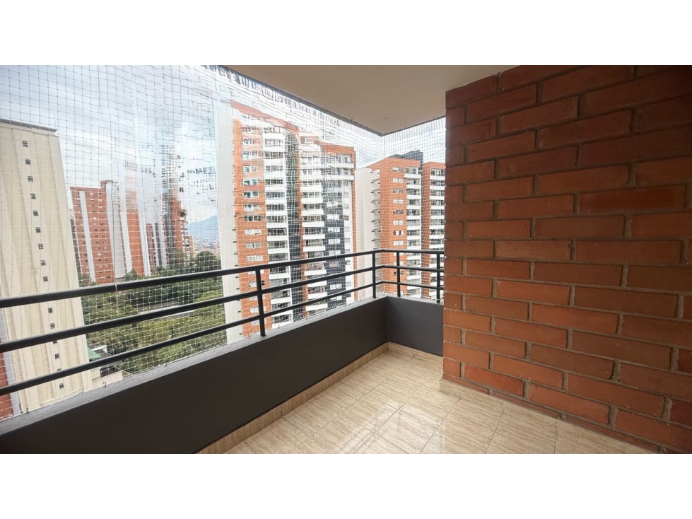 VENDO APARTAMENTO EN LOS BERNAL - GRAN POTENCIAL DE REMODELACION